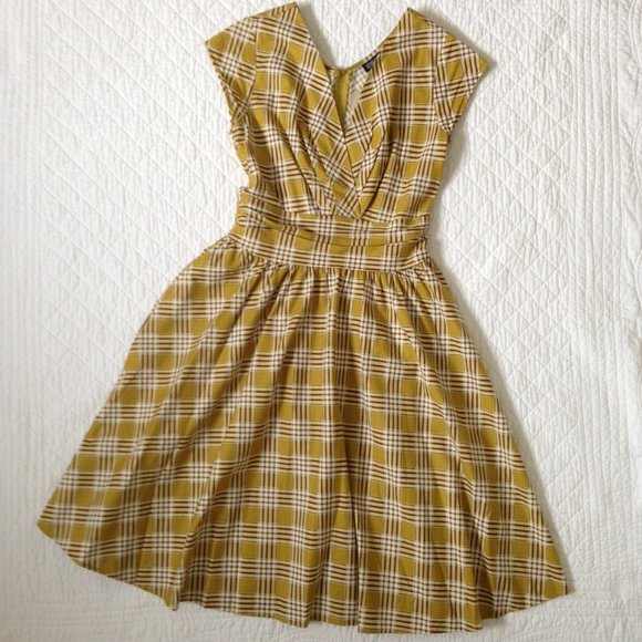 Retrolicious Dresses & Skirts - Retrolicious Vintage Style Plaid Midi Dress